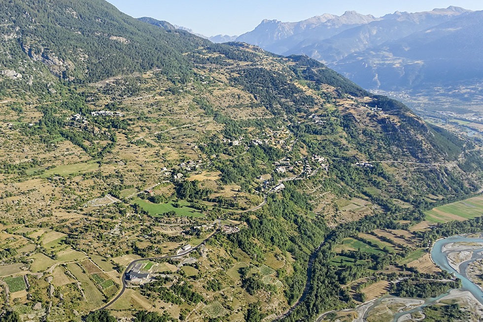 Vue aérienne (B.Averous) du pan sud ouest de la commune.