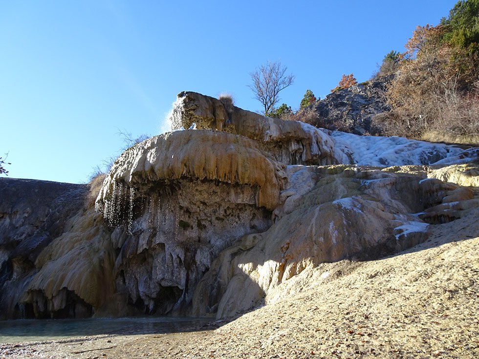 Fontaine pétrifiante en hiver