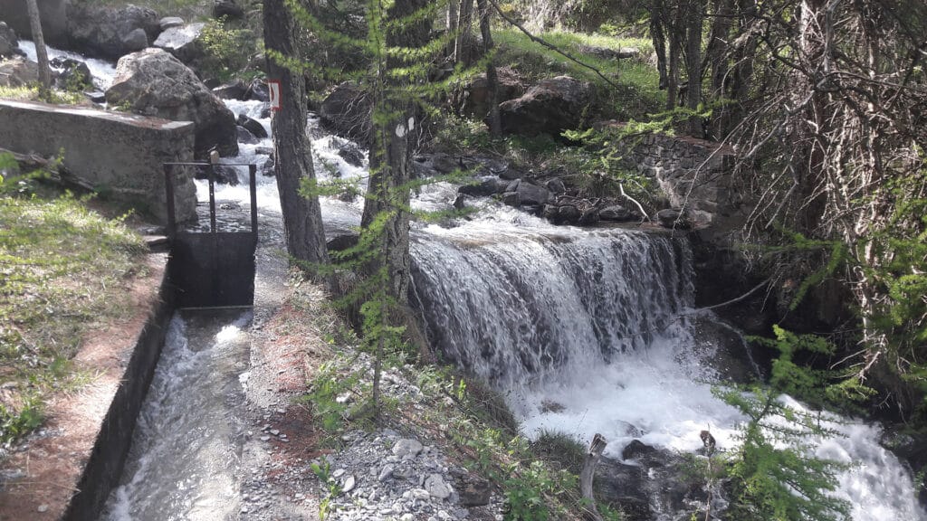 LES CANAUX D’IRRIGATION GRAVITAIRE A RÉOTIER
